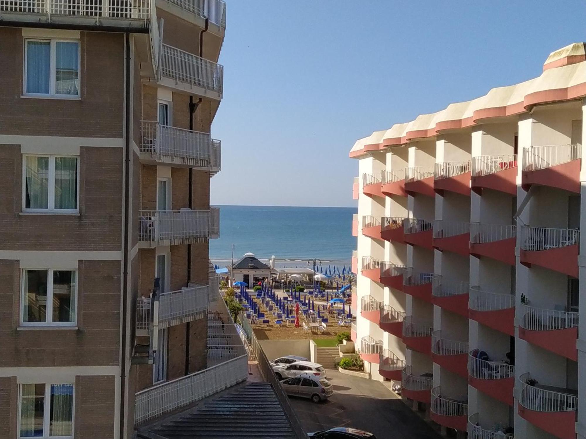 Hotel Halifax Jesolo Extérieur photo